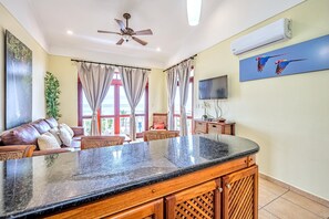 Smart TV - Beachfront 2 Bedroom with Spectacular Ocean Views - Family Friendly (Jaco Beach)