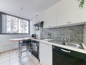 Mikrobølgeovn, ovn og kaffetrakter/tekoker