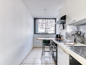 Microondas, horno, cafetera/tetera