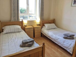 Apartment | 2 bedrooms, iron/ironing board, bed sheets - Spacious and Bright 2 Bedroom Apt - Great Location (Galway)