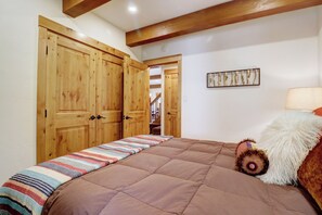 3 bedrooms, desk, iron/ironing board, free WiFi