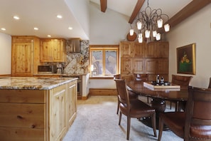 Fridge, microwave, oven, stovetop - PG305 Beautiful Copper Getaway! (Frisco)