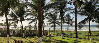 Brisa Mar Chalet on the Sand in Barra do Jacuípe with private pool