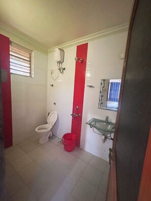 Deluxe Double Room, City View | Bathroom