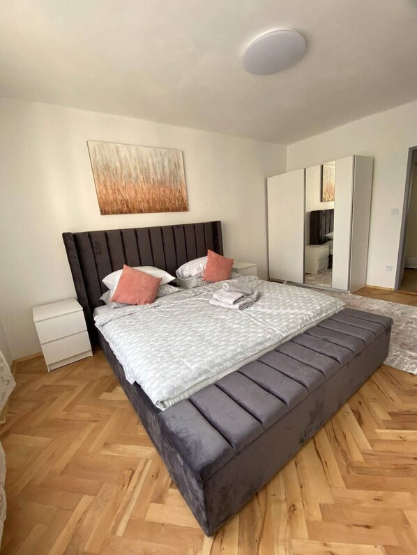 2 bedrooms, iron/ironing board, WiFi, bed sheets