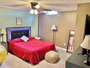 5 bedrooms, iron/ironing board, WiFi, bed sheets