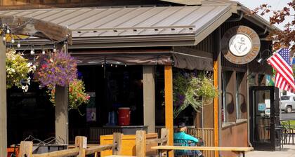 Murphy's Resort | Private Hot-Tub | Pet's OK