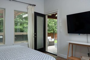 3 bedrooms, desk, iron/ironing board, travel cot