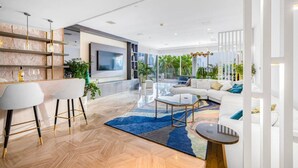 TV, stereo - Upgraded 4 Bedroom Penthouse (Dubai)