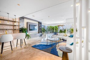 TV, stereo - Upgraded 4 Bedroom Penthouse (Dubai)