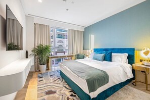 Desk, iron/ironing board, WiFi, bed sheets