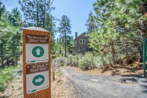 Exterior detail - Ponderosa Hill | Fam Friendly- Mt Bachelor Village (Bend)