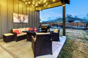 Outdoor dining - 4BR Bend Home Near Mt Bachelor and River Trails (Bend)