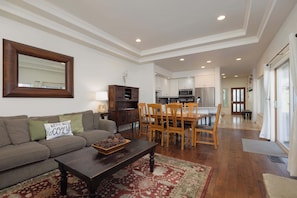 TV, fireplace - Broken Top Hot Tub Condo Near Old Mill Sleeps 6 (Bend)