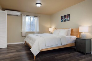 2 bedrooms, desk, iron/ironing board, WiFi