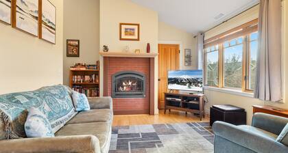 Walk to Downtown Sisters 2BR Sleeps 4