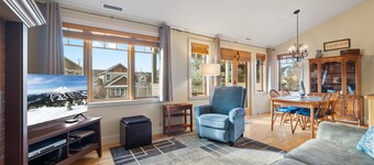 The Three Sisters! Walk to Downtown - 2BDR