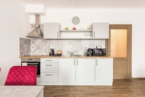 Fridge, oven