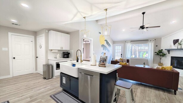 Interior - Sageview Cottage – 4 BDR w/ Pool, Pet Friendly! (Houston)