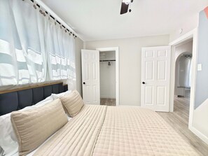 4 bedrooms, iron/ironing board, WiFi, bed sheets - Sageview Cottage – 4 BDR w/ Pool, Pet Friendly! (Houston)