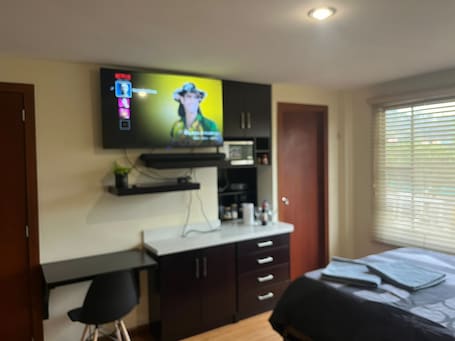 1 bedroom, iron/ironing board, WiFi, bed sheets. Suite 1 bedroom fully furnished