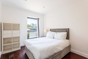 2 bedrooms, desk, iron/ironing board, internet