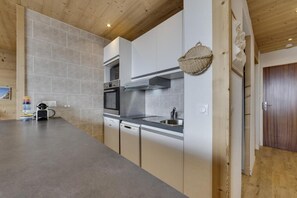 Microwave, oven, dishwasher - 10m from ski slopes, 2nd floor, balcony, tv, ski locker, 43m², Tignes (Tignes)
