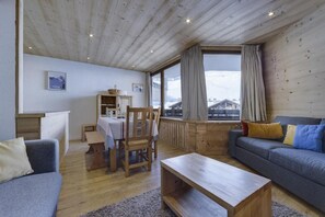 Living area - 10m from ski slopes, 2nd floor, balcony, tv, ski locker, 43m², Tignes (Tignes)