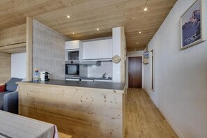 Microondas, horno y lavavajillas 