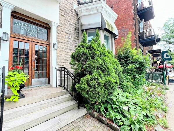 Exterior detail - Plateau - Charming sunny vintage studio (Montréal)