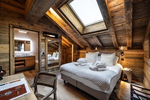 3 bedrooms, WiFi, bed sheets - Wifi, 2nd floor, view mountain, sauna, hammam, terrace, balcony, fireplace or stove, tv, 206m² (Méribel - Les Allues)