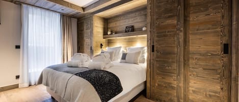 4 bedrooms, WiFi, bed sheets