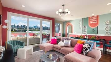 Smart TV, table tennis