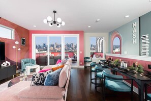 Dining - Pink Palace ⁞ DT views ⁞ 5min 2 Broadway (Nashville)