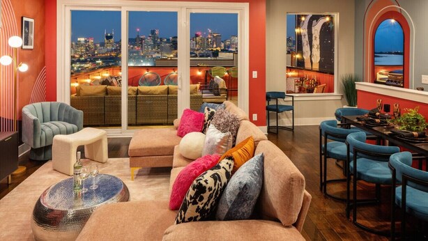 A modern living room with a city view, a bar area, and a dining space. - Pink Palace ⁞ DT views ⁞ 5min 2 Broadway (Nashville)