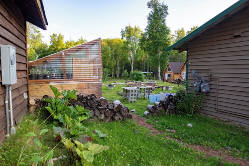 Quaint Rural Cabin Near Hatcher Pass