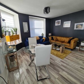 Apartment | Living area | TV - Charming Ab25 Free Parking (Aberdeen)