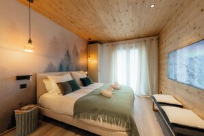 5 Schlafzimmer, Zimmersafe, Schreibtisch, Bügeleisen/Bügelbrett