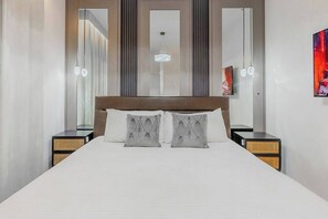 8 bedrooms, iron/ironing board, travel cot, WiFi - Brand NEW 8Bedrooms/8Bathrooms With LED Pool (Orlando)