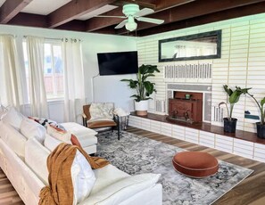 Smart TV, fireplace