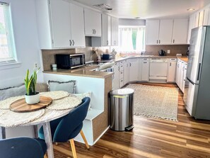 Fridge, microwave, oven, stovetop - Surf & Sand, MCM Coastal Escape, Pet-friendly (Crescent City)