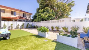 Property grounds - Nordic House Pet Friendly 4BRM (Shoal Bay)