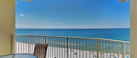 Studio (3 Bedrooms) | Speisen im Freien