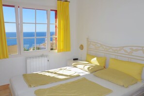 1 bedroom, iron/ironing board, bed sheets - A3025 Apartment with sea view for 4 people in Cala Fornells (Paguera-Cala Fornells)