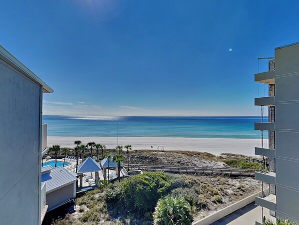 Condo (2 Bedrooms) | Property amenity