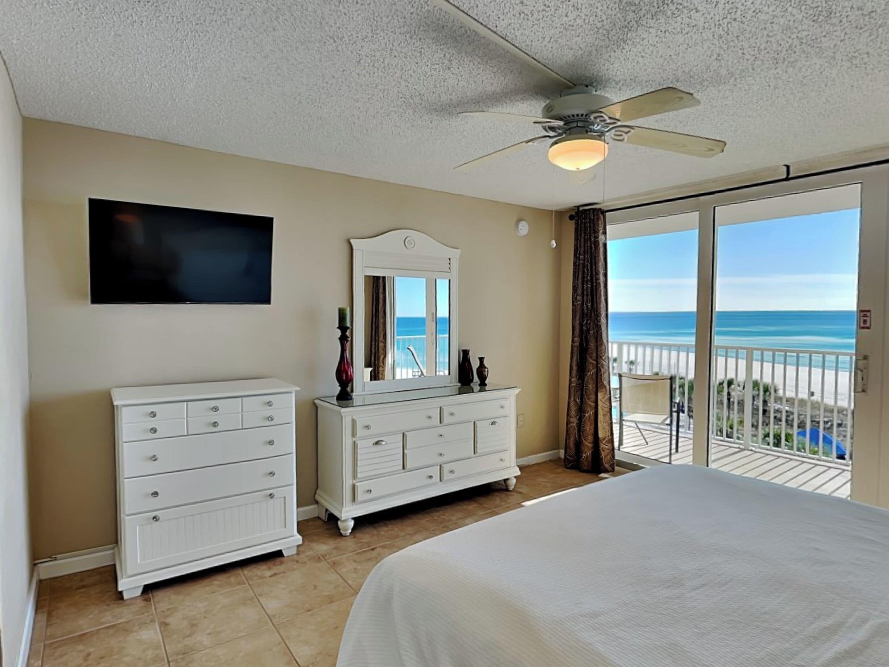 Condo (2 Bedrooms) | Property amenity