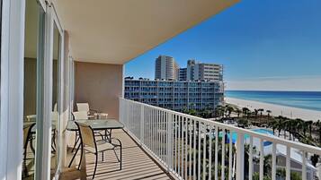 Condo (2 Bedrooms) | Property amenity