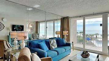 Condo (2 Bedrooms) | Property amenity