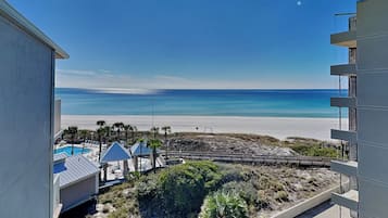 Condo (2 Bedrooms) | Property amenity