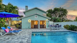 A house with a pool, outdoor furniture, and a patio area. - 2 Primary Suites | FREE Pool Heat | Great Beaches (Sarasota)